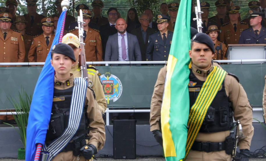 PMPR entrega Espadim Tiradentes para 106 cadetes do curso de ofici ais