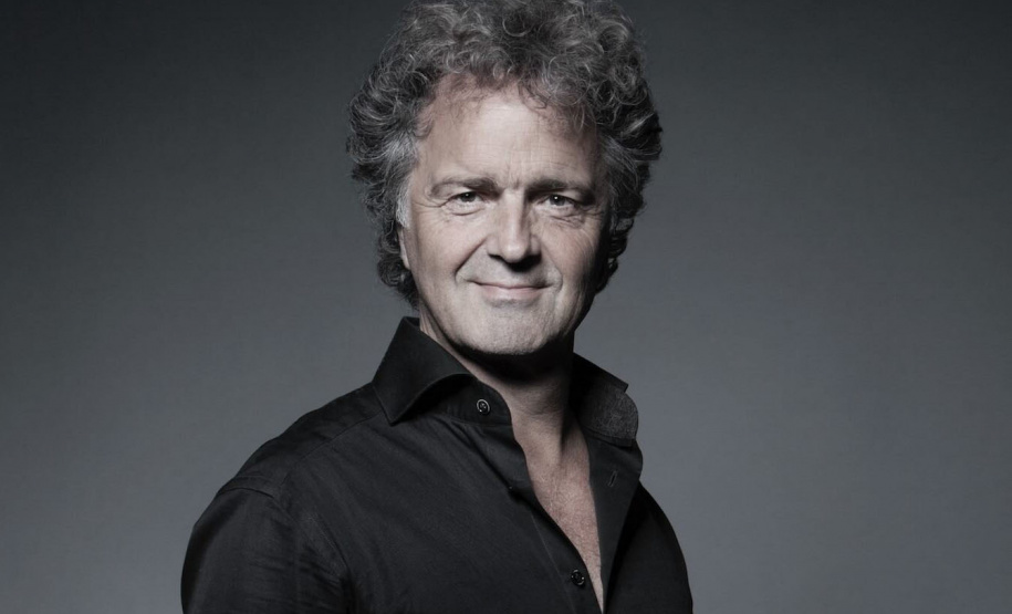 Maestro holandês Vincent de Kort rege a Orquestra Sinfônica do Paraná em concerto neste domingo