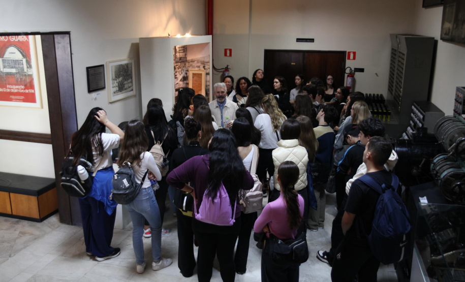 Teatro Guaíra retoma atividades de visitas guiadas com agendamentos