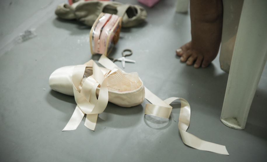 Muito além da sapatilha: o processo de iniciação às pontas na Escola de Dança Teatro Guaíra