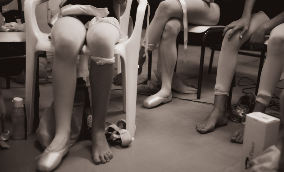 Muito além da sapatilha: o processo de iniciação às pontas na Escola de Dança Teatro Guaíra
