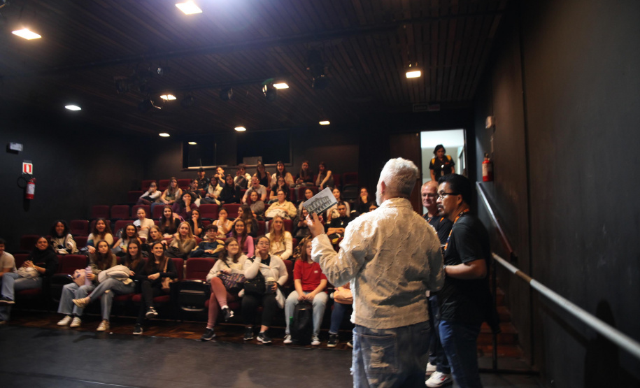 Teatro Guaíra retoma atividades de visitas guiadas com agendamentos