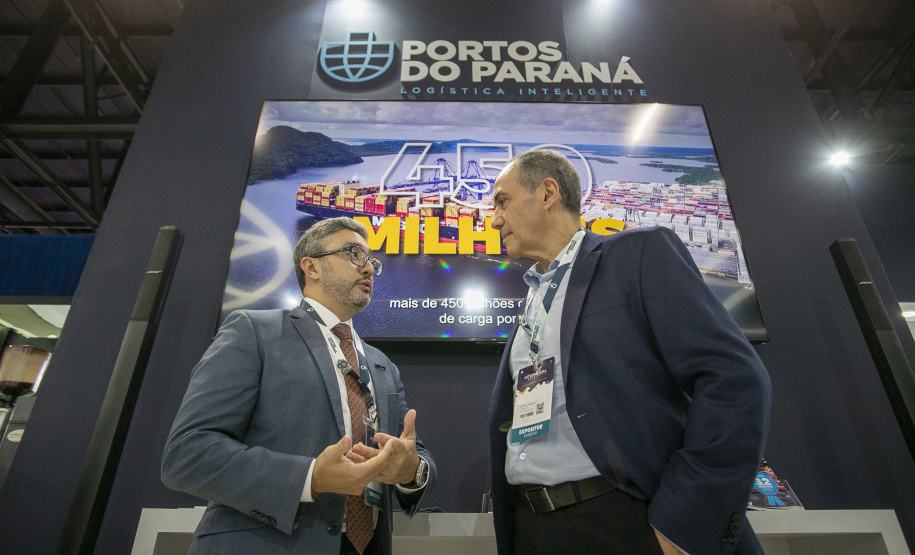 Portos do Paraná impulsiona negócios e debate avanços no marco legal portuário na Intermodal 2025