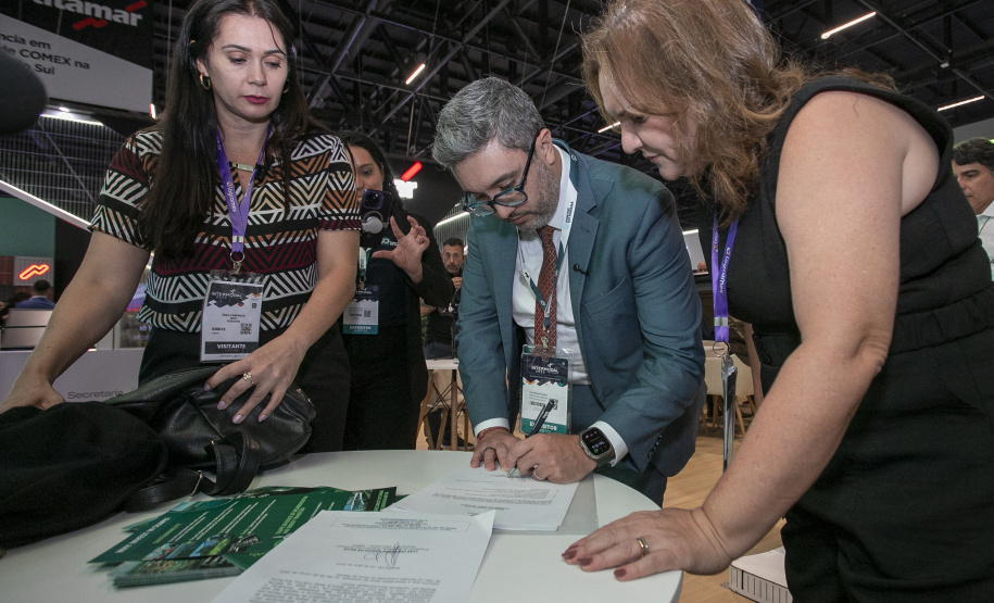 Portos do Paraná impulsiona negócios e debate avanços no marco legal portuário na Intermodal 2025