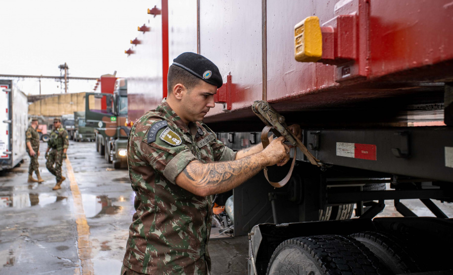Porto de Paranaguá recebe estruturas gigantes do Exército