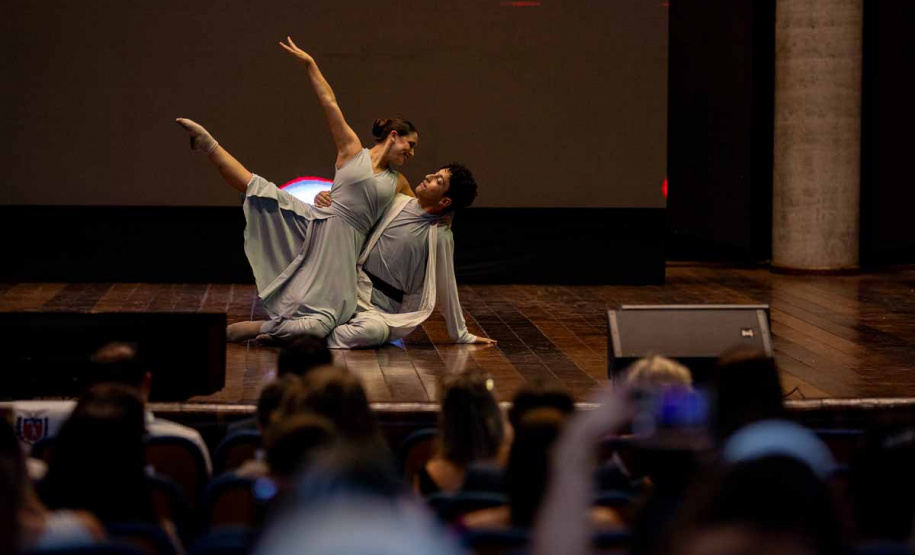 : Grupo de dança do Colégio Estadual do Paraná prepara turnê em homenagem a Poty Lazzarotto