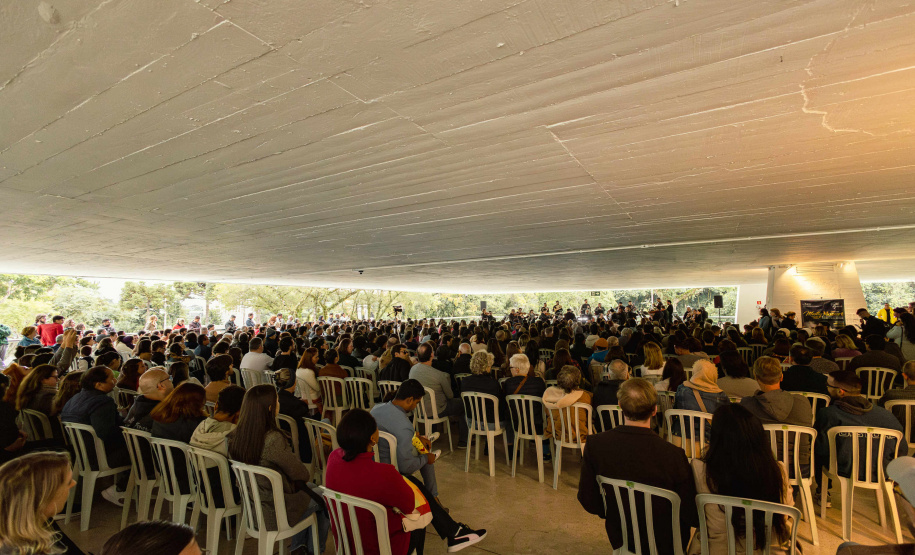 Concerto da Orquestra Sinfônica do Paraná no Museu Oscar Niemeyer é sucesso de público