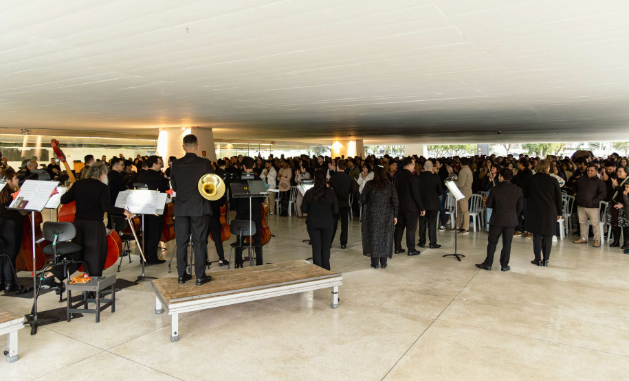 Concerto da Orquestra Sinfônica do Paraná no Museu Oscar Niemeyer é sucesso de público