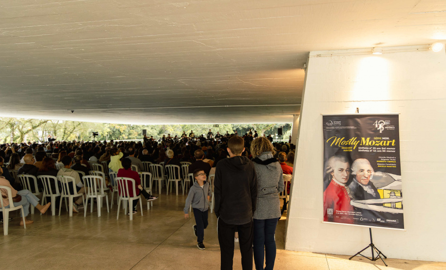 Concerto da Orquestra Sinfônica do Paraná no Museu Oscar Niemeyer é sucesso de público