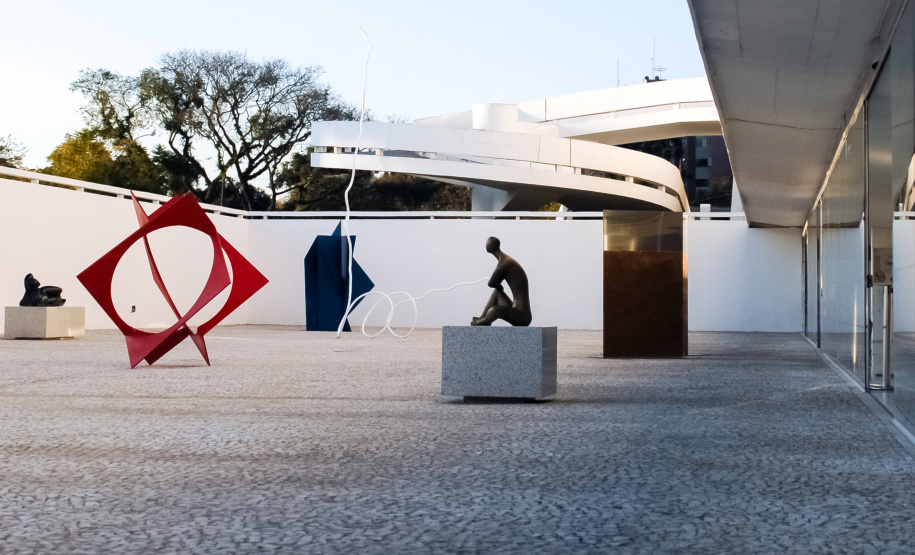 MON promove roda de conversa e laboratório de escultura gratuito para educadores