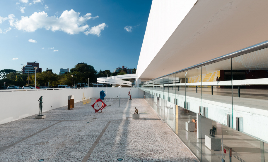 MON promove roda de conversa e laboratório de escultura gratuito para educadores