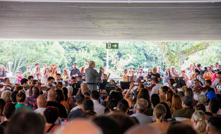 Orquestra Sinfônica do Paraná retorna ao MON para a segunda apresentação da série 'Mostly Mozart'