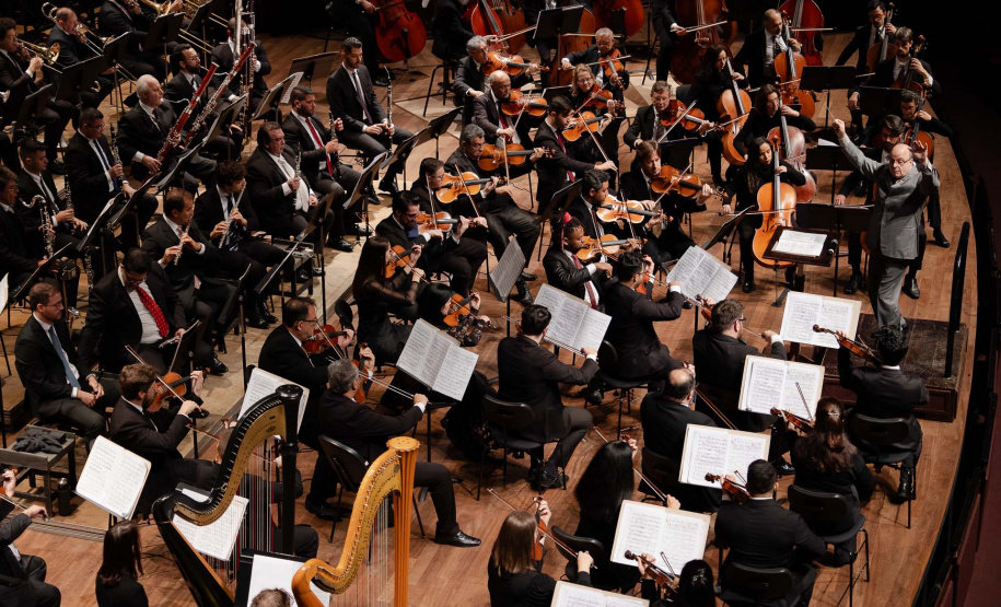Orquestra Sinfônica do Paraná se apresenta neste domingo no Guairão com regência de José Soares e participação do pianista Estefan Iatcekiw