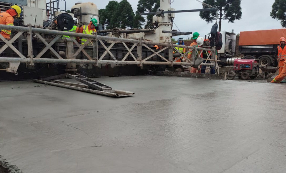 primeiras placas de concreto da duplicação da PRC-466 entre Guarapuava e Palmeirinha