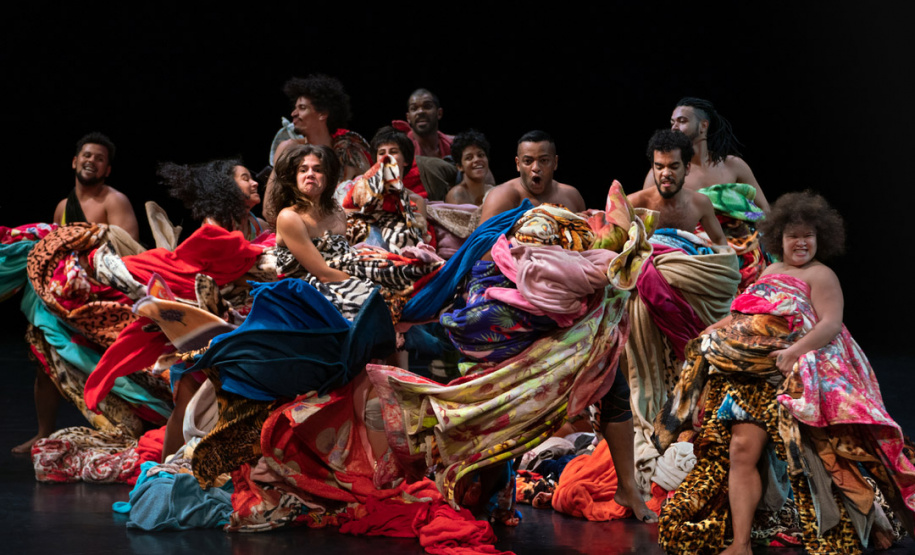 Festival Curitiba - Premiado no Brasil e com temporada em Paris, espetáculo de dança de Lia Rodrigues chega ao Teatro Guaíra