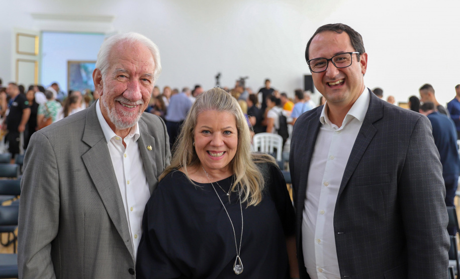 Governo do Paraná lança concurso de inovação para criação de bengalas inteligentes