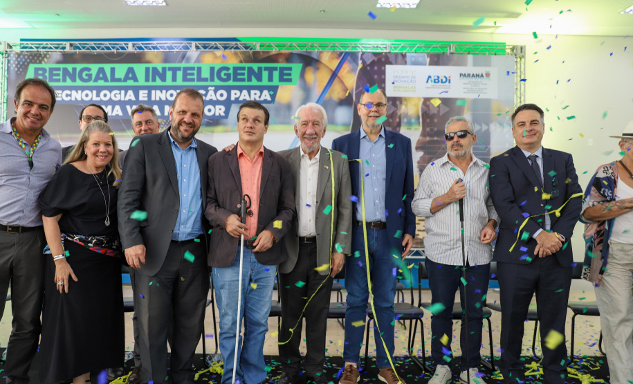 Governo do Paraná lança concurso de inovação para criação de bengalas inteligentes