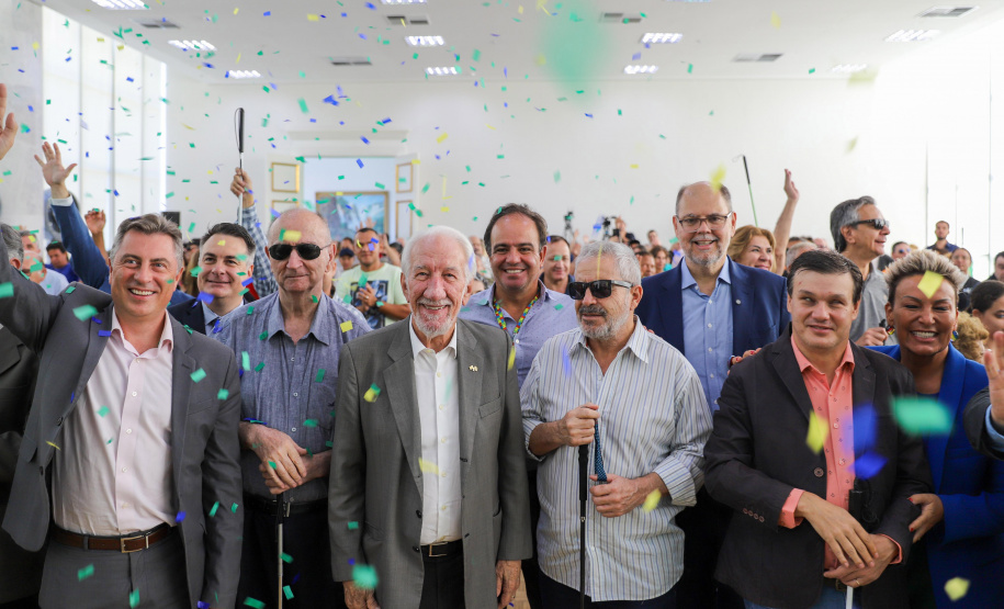 Governo do Paraná lança concurso de inovação para criação de bengalas inteligentes