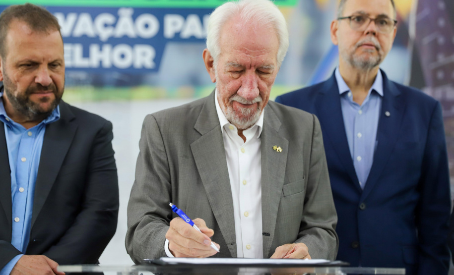 Governo do Paraná lança concurso de inovação para criação de bengalas inteligentes