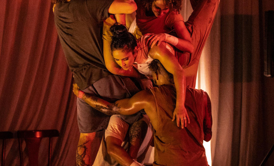 ACROBATAS REVERSO FILMES