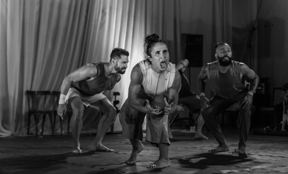 ACROBATAS REVERSO FILMES