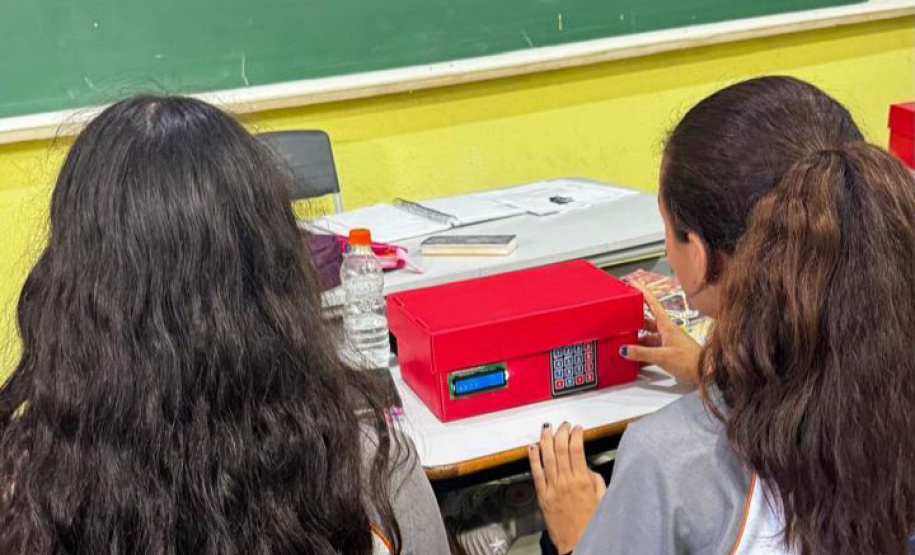 Estudantes de colégio estadual desenvolvem calculadora pedagógica para ajudar colegas a aprender tabuada