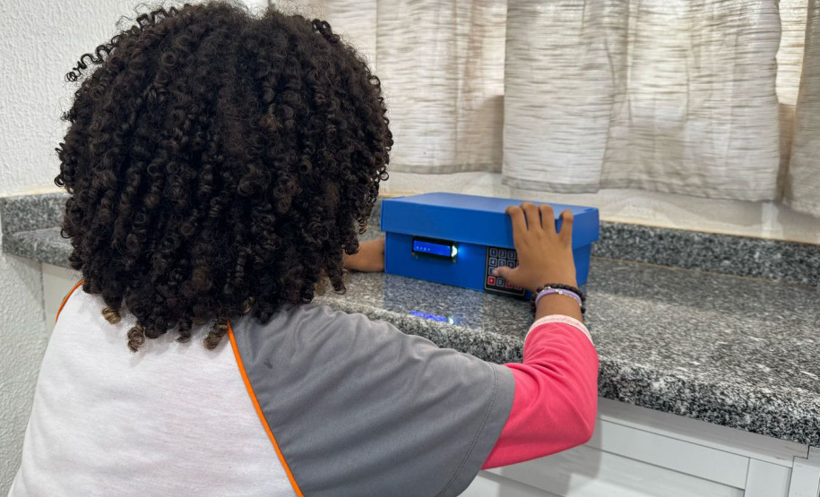 Estudantes de colégio estadual desenvolvem calculadora pedagógica para ajudar colegas a aprender tabuada