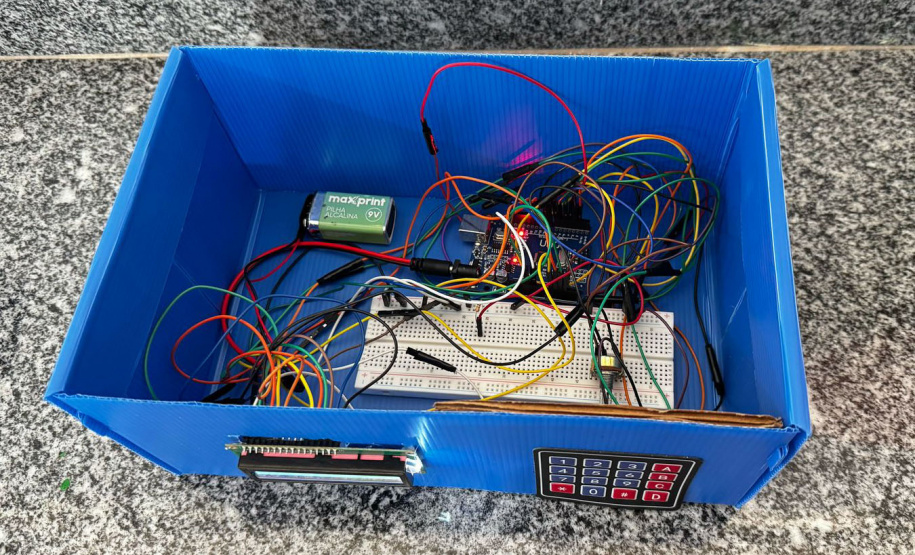 Estudantes de colégio estadual desenvolvem calculadora pedagógica para ajudar colegas a aprender tabuada