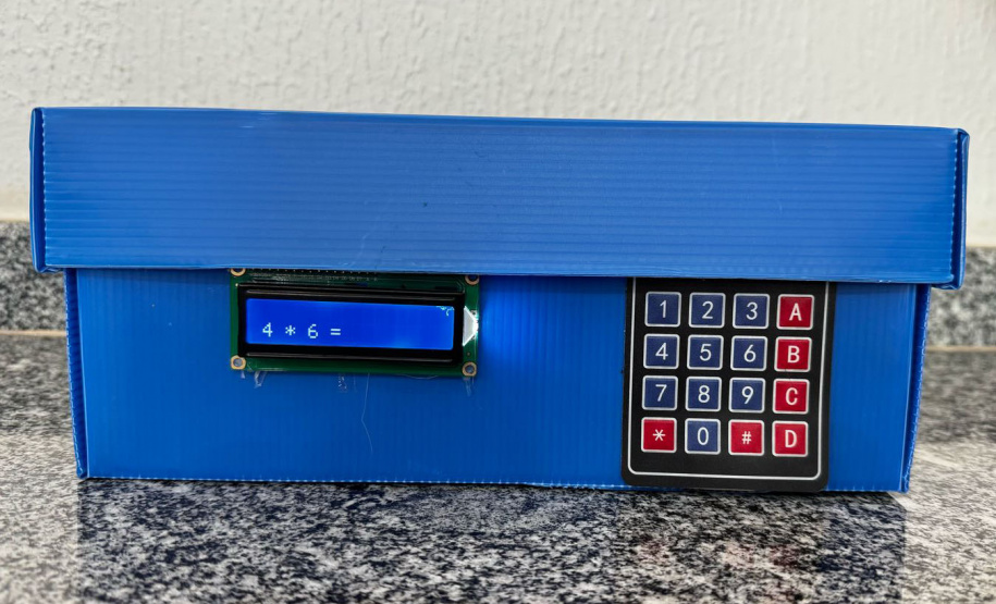 Estudantes de colégio estadual desenvolvem calculadora pedagógica para ajudar colegas a aprender tabuada