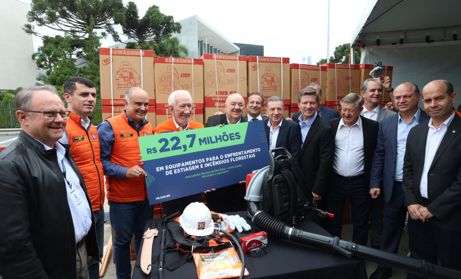 R$ 22 milhões: Estado entrega equipamentos a 100 municípios para combate a incêndios
