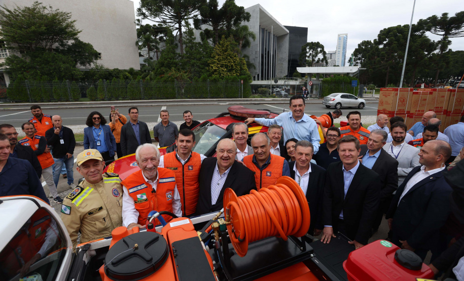 R$ 22 milhões: Estado entrega equipamentos a 100 municípios para combate a incêndios