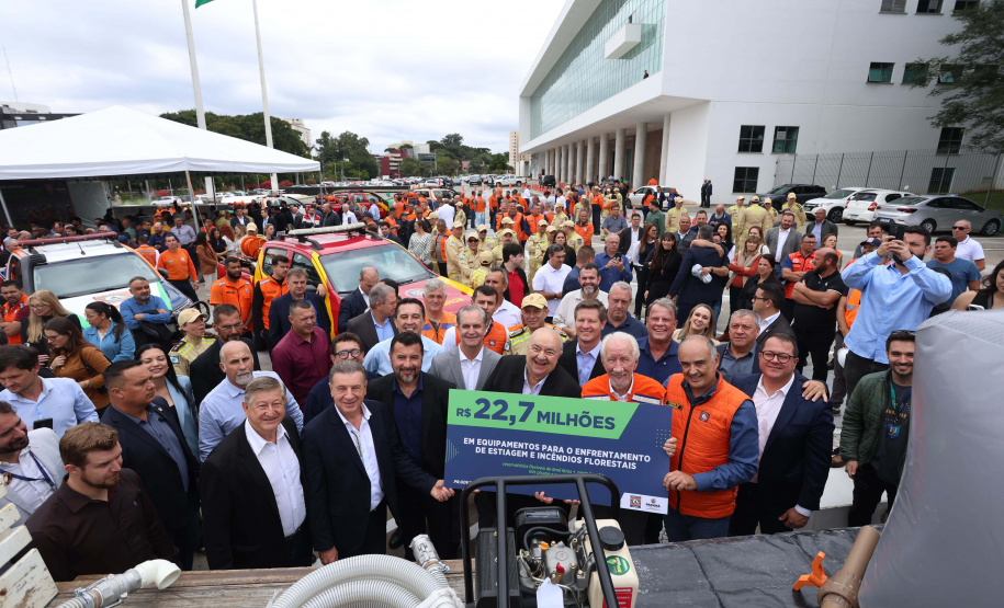 R$ 22 milhões: Estado entrega equipamentos a 100 municípios para combate a incêndios