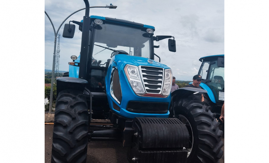 SEAB ENTREGA MÁQUINAS NOVA PRATA DO IGUAÇU