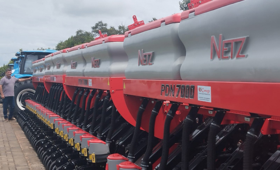 SEAB ENTREGA MÁQUINAS NOVA PRATA DO IGUAÇU