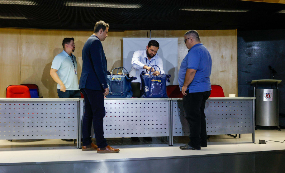 Consórcios apresentam propostas para Centrais de Atendimento ao Cidadão do Paraná