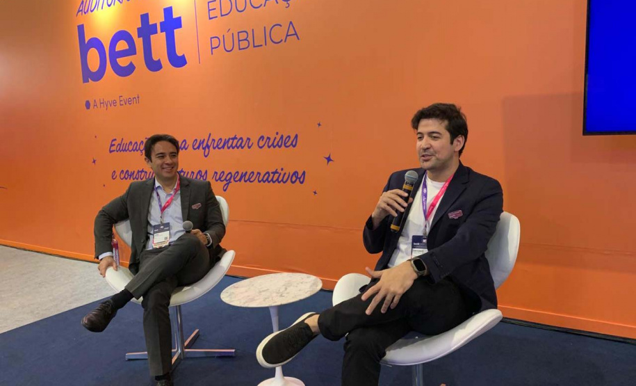 Paraná apresenta modelo inovador de parceria público-privada e políticas de leitura digital na educação durante a Bett Brasil 2025