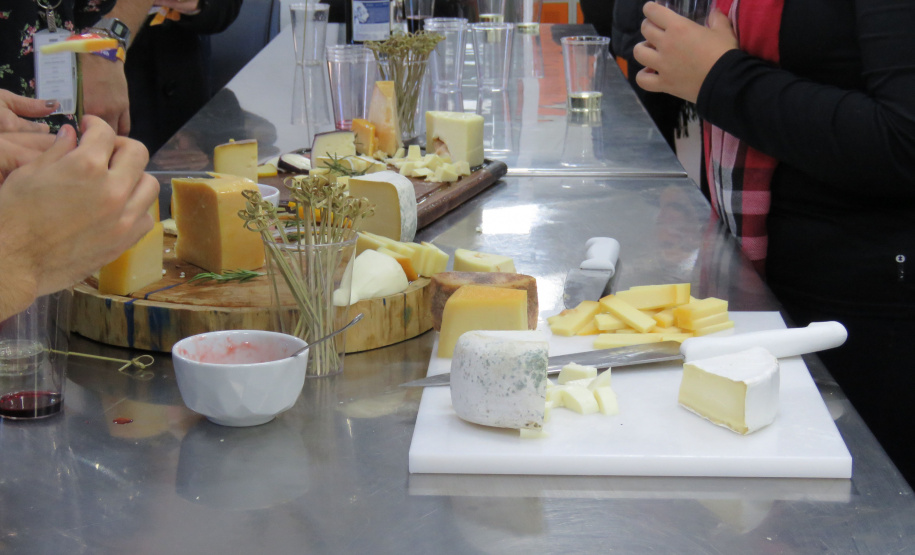 Ações da Adapar asseguram qualidade dos produtos do Prêmio Queijos do Paraná 2025