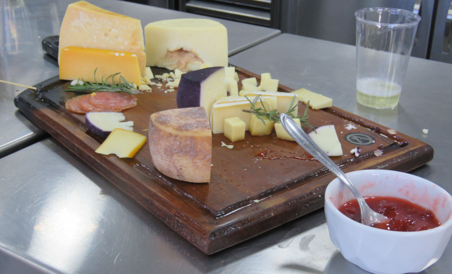 Ações da Adapar asseguram qualidade dos produtos do Prêmio Queijos do Paraná 2025