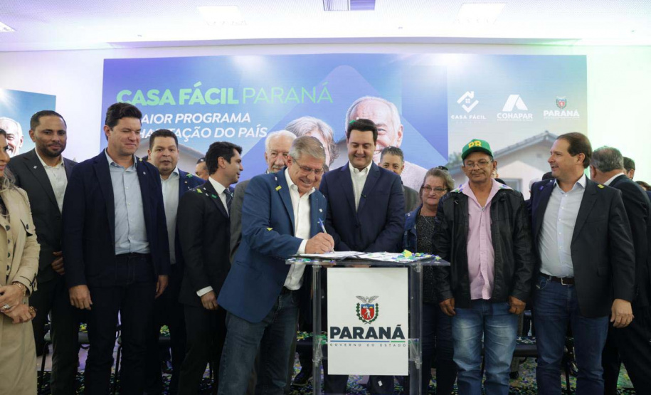 Casa Fácil Paraná chega a 110 mil famílias beneficiadas e investirá mais R$ 1,5 bilhão