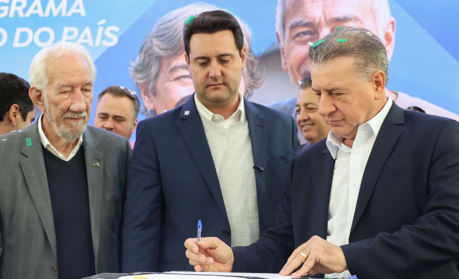 Estado assina contratos do Vida Nova para construir 2,5 mil casas para famílias de áreas de risco