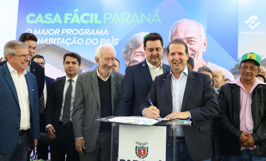 Estado assina contratos do Vida Nova para construir 2,5 mil casas para famílias de áreas de risco