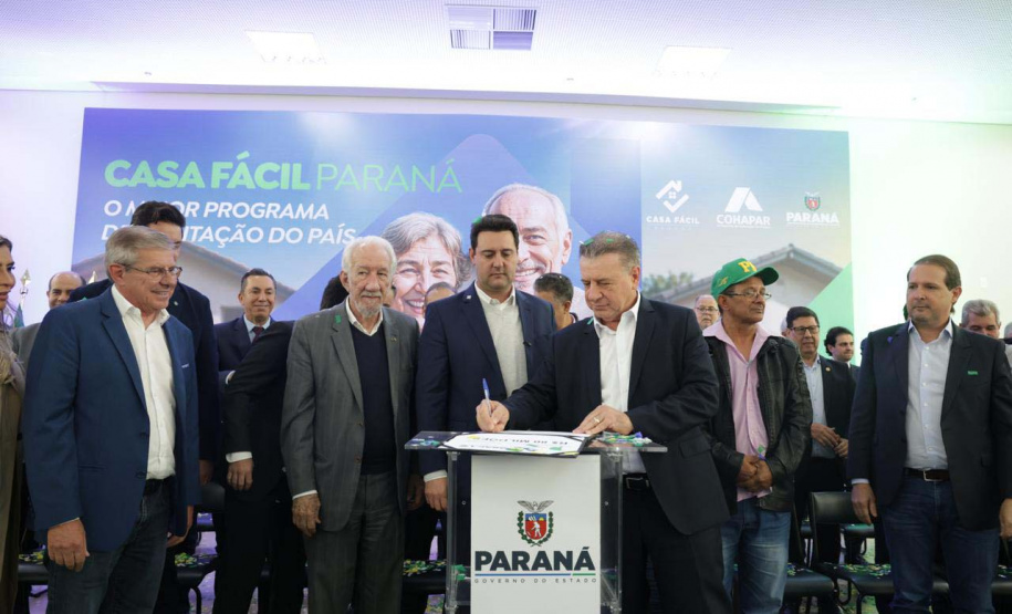 Casa Fácil Paraná chega a 110 mil famílias beneficiadas e investirá mais R$ 1,5 bilhão