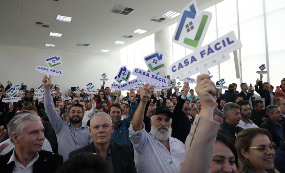 Casa Fácil Paraná chega a 110 mil famílias beneficiadas e investirá mais R$ 1,5 bilhão