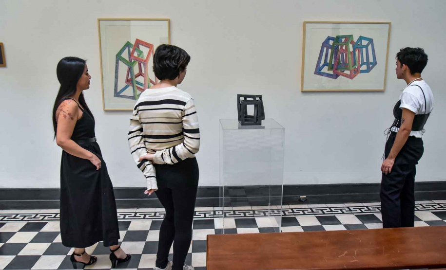 MAC Paraná promove atividade com artistas e curador da mostra  “Somos Este Tipo de Gente”