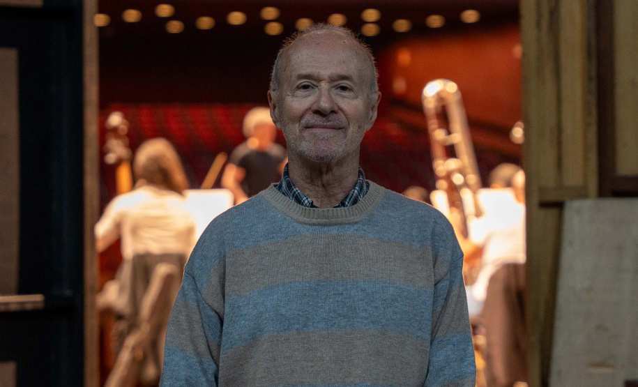 Antonio Mariano Thomazini, mais conhecido como Totó, que já foi músico da orquestra e hoje atua nos bastidores.