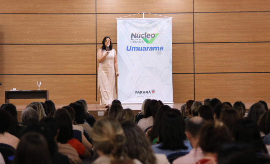 SEED - NRE de Umuarama capacita 600 professores em evento regional sobre autismo e inclusão