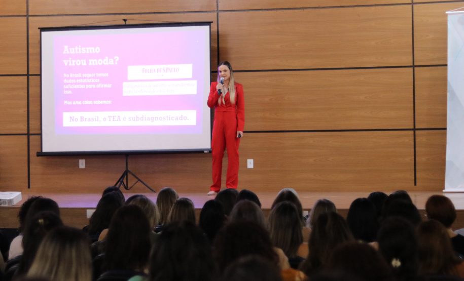 SEED - NRE de Umuarama capacita 600 professores em evento regional sobre autismo e inclusão