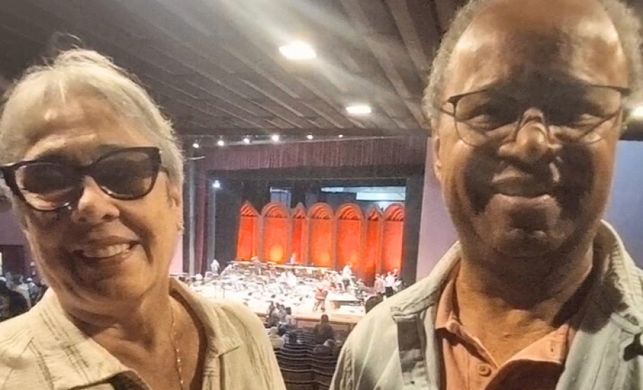 Orquestra Sinfônica do Paraná encanta plateia lotada com repertório dos Beatles no Guairão