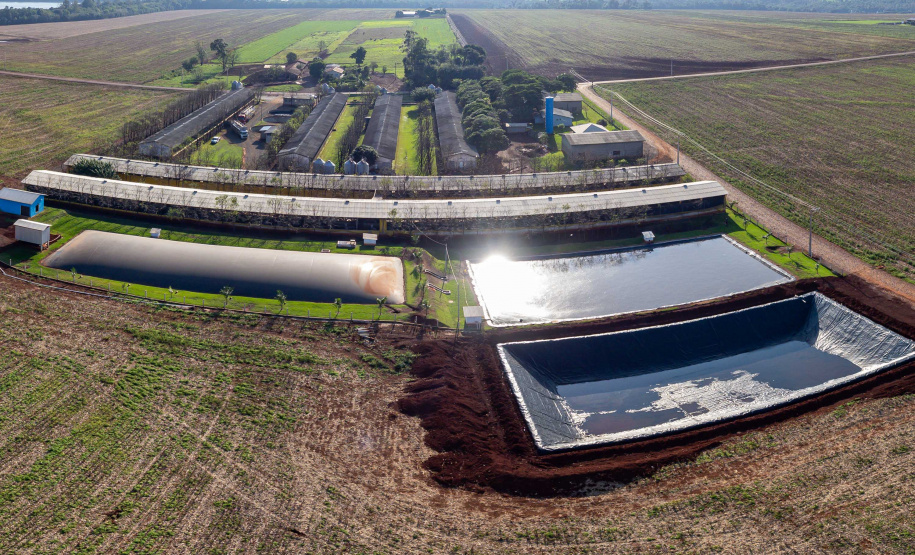 Governador assina decreto que isenta o ICMS de biogás, biometano e combustível sustentável de avião no Paraná