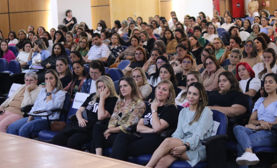 SEED - NRE de Umuarama capacita 600 professores em evento regional sobre autismo e inclusão